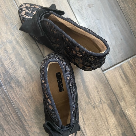 Ann Roth Lace Black Heels - Picture 3 of 3